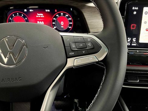 New 2026 Volkswagen Atlas SEL image 18