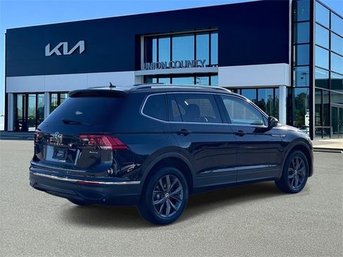 Used 2022 Volkswagen Tiguan SE image 10
