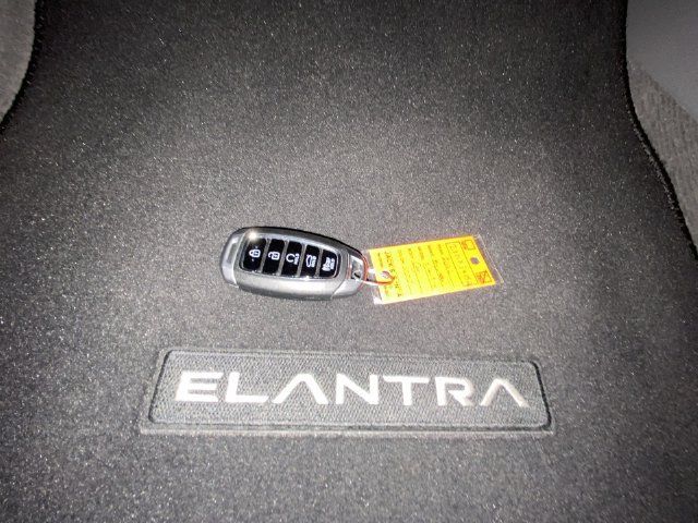 Used 2022 Hyundai Elantra SEL w/ Preferred Accessory Package FWD image 27