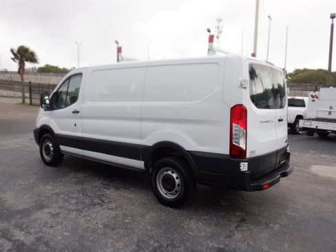 Used 2015 Ford Transit 250 130 Low Roof image 3