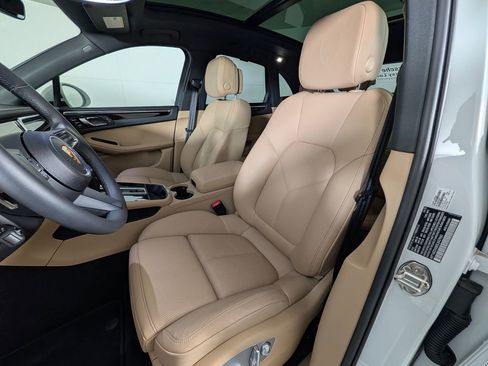 Certified 2025 Porsche Macan S image 5