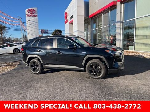 Used 2019 Toyota RAV4 XLE image 2