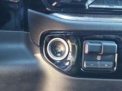 Used 2025 Chevrolet Silverado 1500 LT image 27