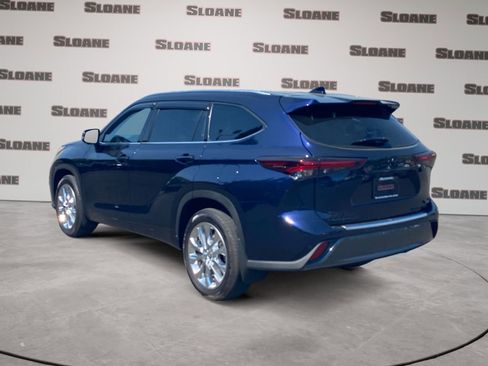 Used 2025 Toyota Highlander Limited AWD/4WD image 3