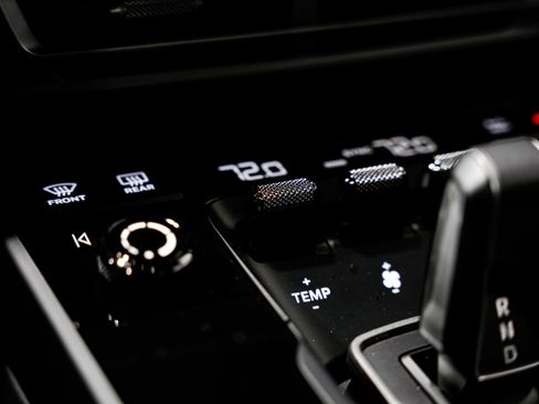 Used 2024 Porsche 911 Dakar image 18