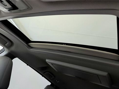 Used 2016 Toyota Sienna XLE Premium w/ Protection Package image 27