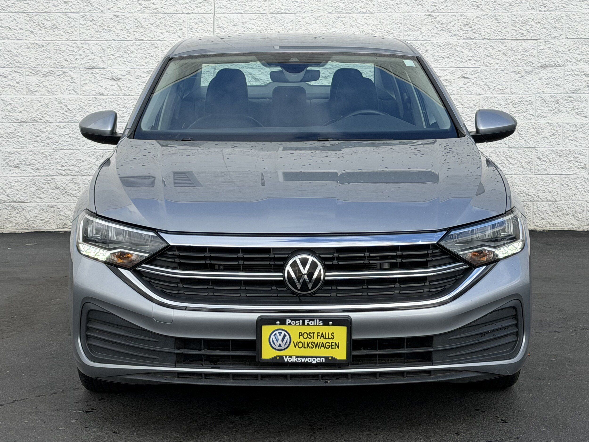 Used 2024 Volkswagen Jetta SE FWD image 2