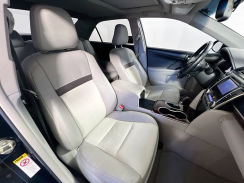 Used 2014 Toyota Camry XLE w/ Leather Package image 31