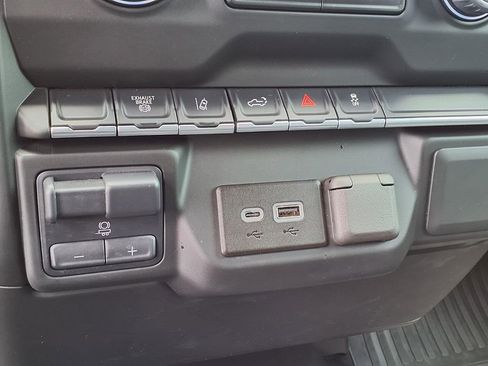 Used 2025 Chevrolet Silverado 3500 W/T AWD/4WD image 30
