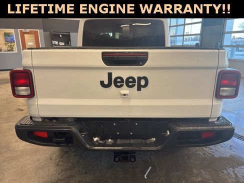 Used 2024 Jeep Gladiator Sport image 8