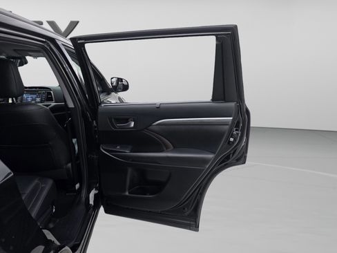 Used 2019 Toyota Highlander Limited image 28