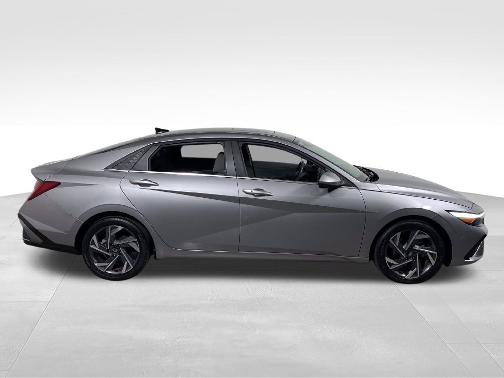 Certified 2025 Hyundai Elantra SEL FWD image 2