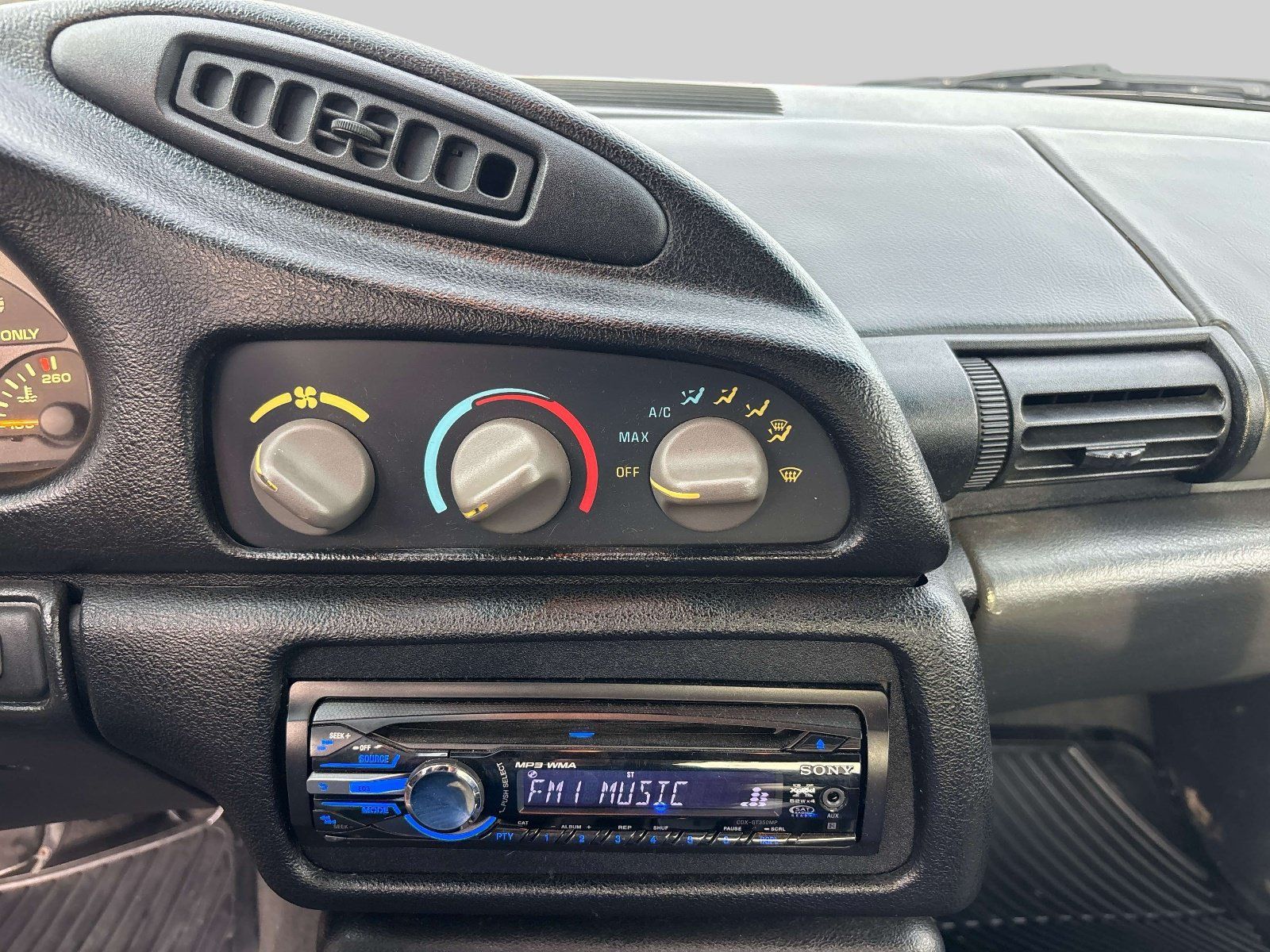 Used 1993 Chevrolet Camaro LT RWD image 14