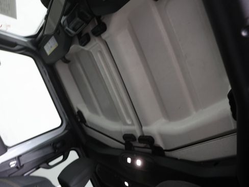 Used 2024 Jeep Wrangler Sahara image 12