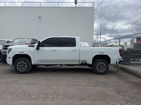 Used 2024 GMC Sierra 2500 AT4 w/ AT4 Premium Plus Package AWD/4WD image 3