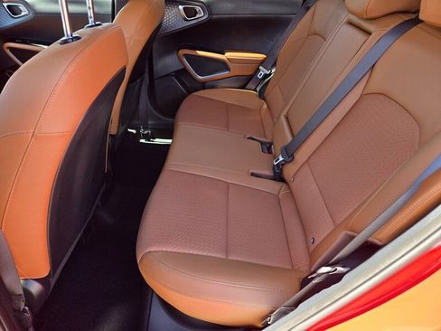 Certified 2025 Kia Soul EX FWD image 11