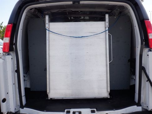 Used 2022 Chevrolet Express 3500 Extended w/ Driver Convenience Package image 7