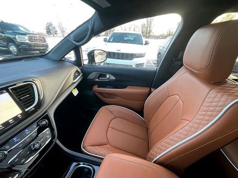 New 2026 Chrysler Pacifica Pinnacle w/ Trailer Tow Group image 31