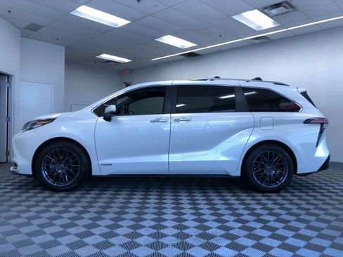 Certified 2021 Toyota Sienna Platinum AWD/4WD image 13