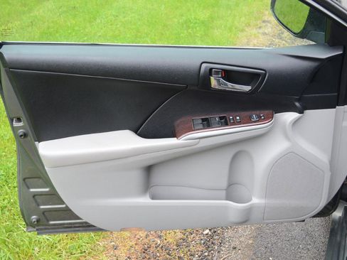 Used 2014 Toyota Camry XLE FWD image 19
