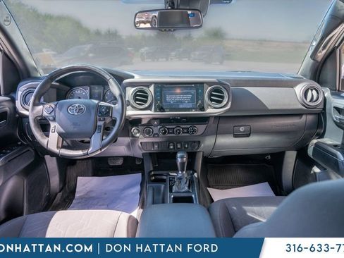 Used 2018 Toyota Tacoma TRD Sport AWD/4WD image 3