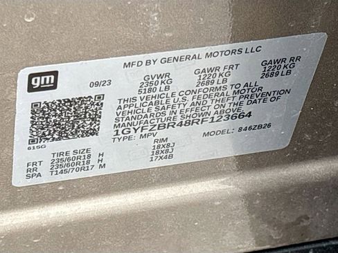 Used 2024 Cadillac XT4 Luxury w/ Cold Weather Package AWD/4WD image 32