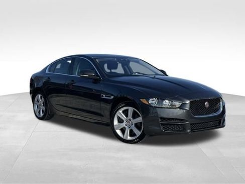 Used 2019 Jaguar XE Premium image 1