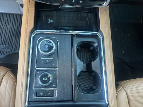 Certified 2022 Ford Expedition Platinum image 14