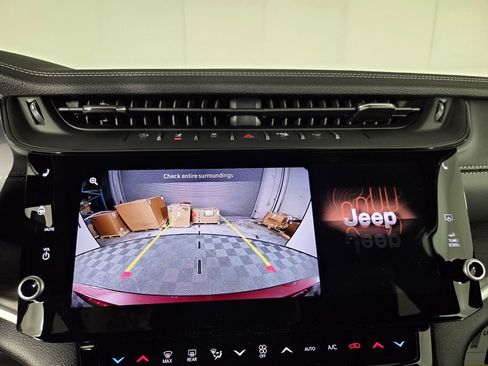 New 2026 Jeep Grand Cherokee Altitude image 17