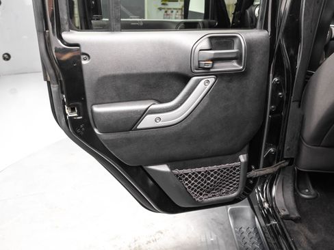 Used 2018 Jeep Wrangler Unlimited Sahara image 31