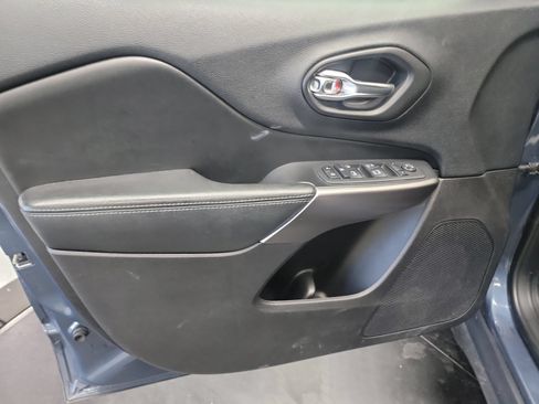 Used 2020 Jeep Cherokee Latitude Plus w/ Cold Weather Group AWD/4WD image 13