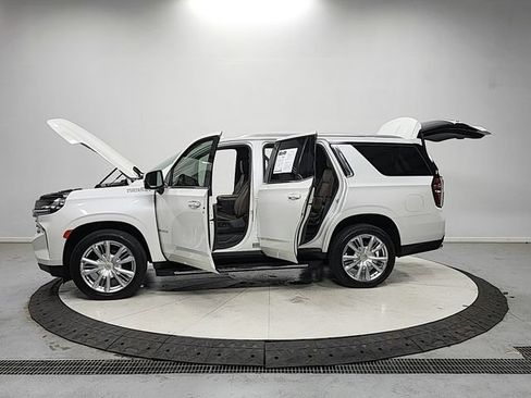 Used 2021 Chevrolet Tahoe High Country RWD image 12