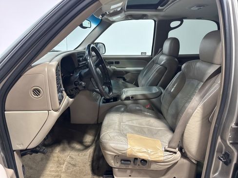 Used 2002 Chevrolet Tahoe LT image 20