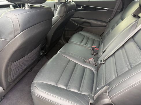 Used 2016 Kia Sorento SX image 23