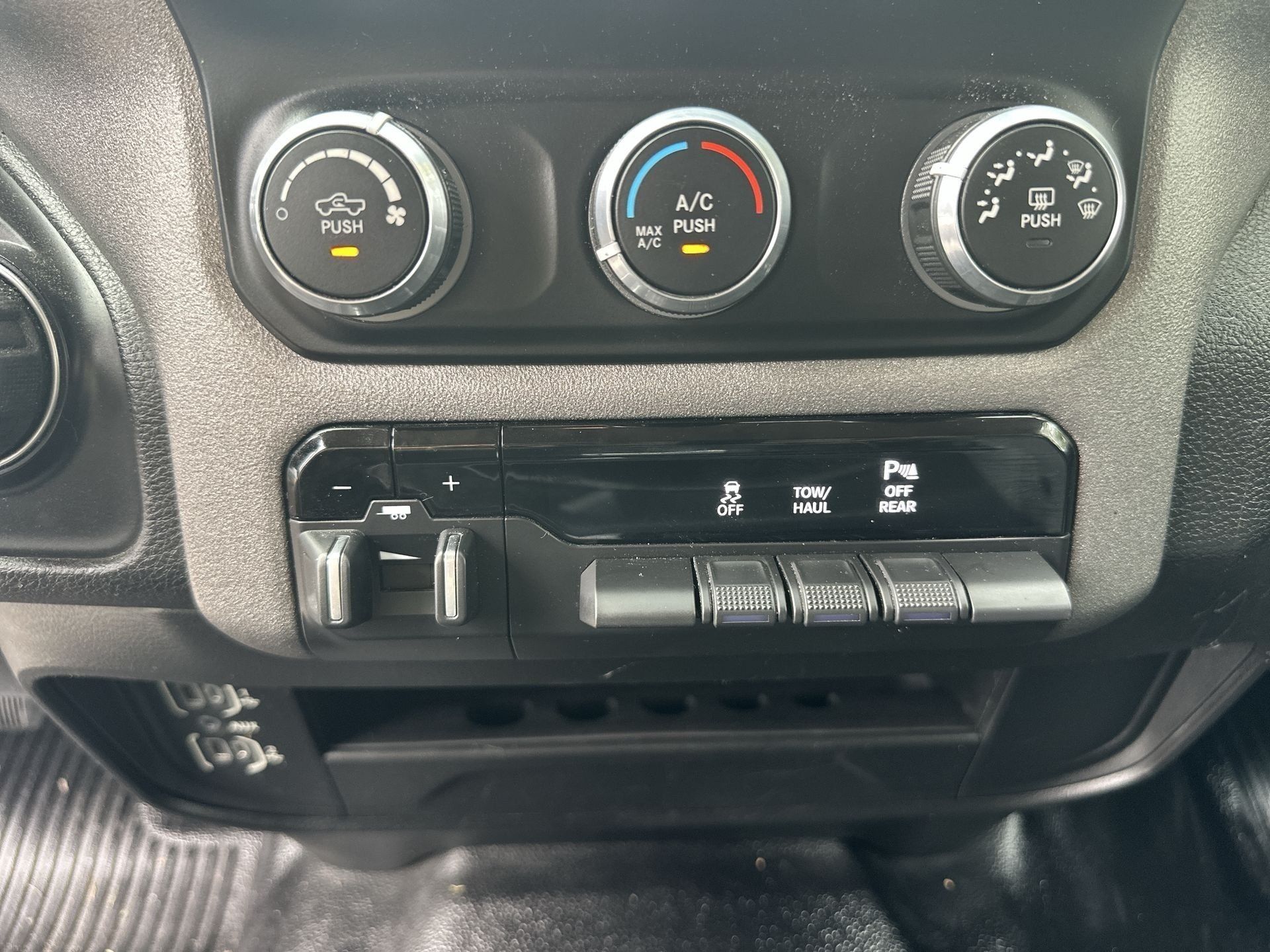 Used 2020 RAM 2500 Tradesman w/ Chrome Appearance Group RWD image 34