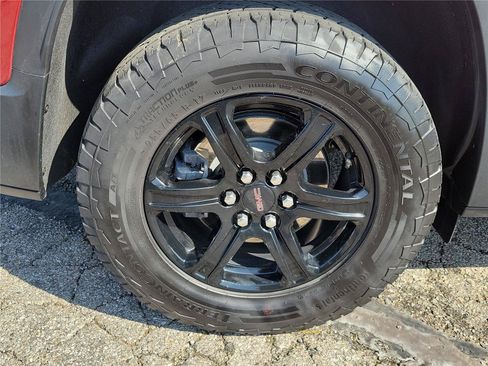 Used 2023 GMC Acadia AT4 w/ Technology Package AWD/4WD image 5