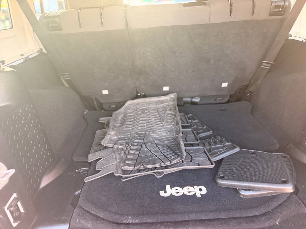 Used 2016 Jeep Wrangler Unlimited Sport w/ Connectivity Group AWD/4WD image 16