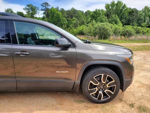 Used 2019 GMC Acadia SLT w/ Black Edition AWD/4WD image 11