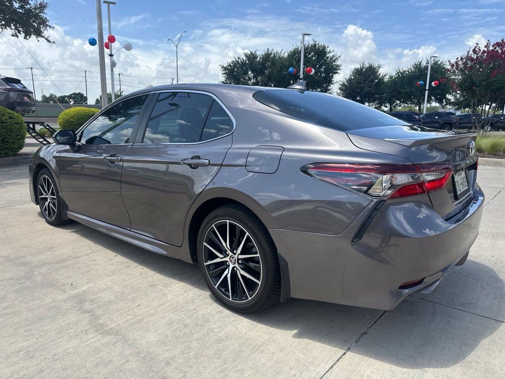 Used 2024 Toyota Camry SE FWD image 9