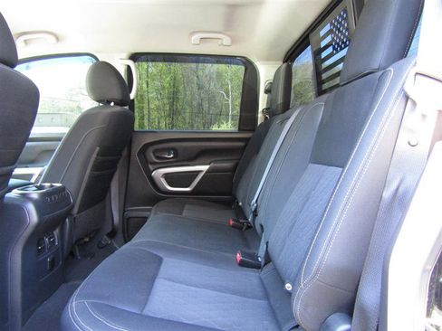 Used 2017 Nissan Titan SV image 27