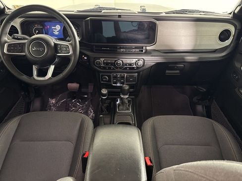 Used 2025 Jeep Wrangler Unlimited Sahara AWD/4WD image 13
