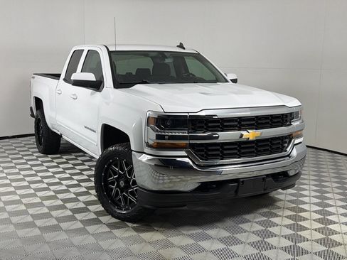 Used 2019 Chevrolet Silverado 1500 LT AWD/4WD image 2