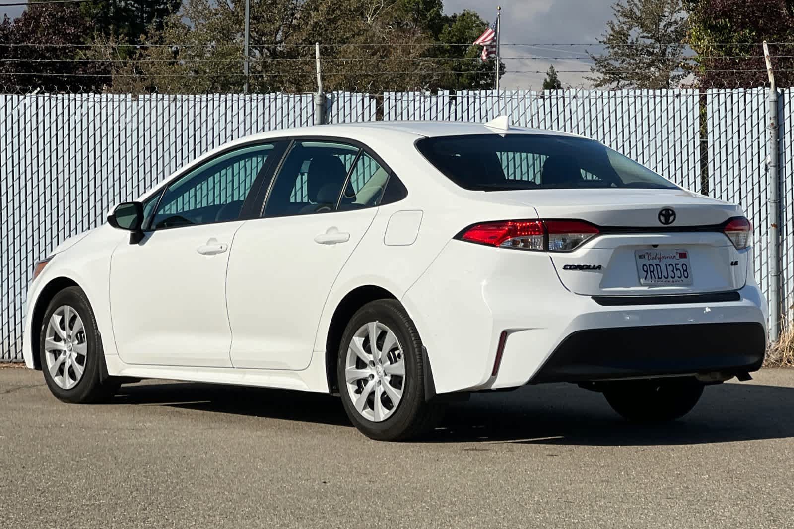 Certified 2025 Toyota Corolla LE FWD image 5