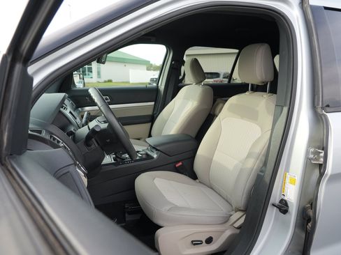Used 2018 Ford Explorer 4WD w/ Class II Trailer Tow Package image 12