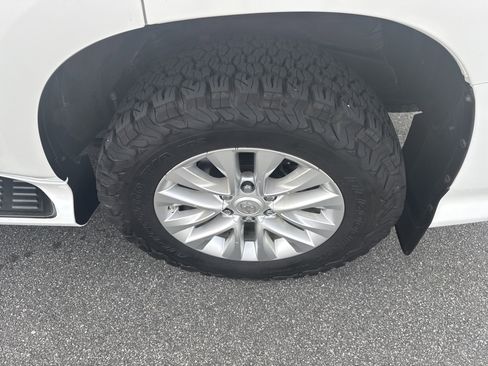 Used 2014 Lexus GX 460 image 24