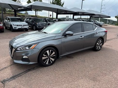Used 2021 Nissan Altima 2.5 SV w/ SV Premium Package AWD/4WD image 3