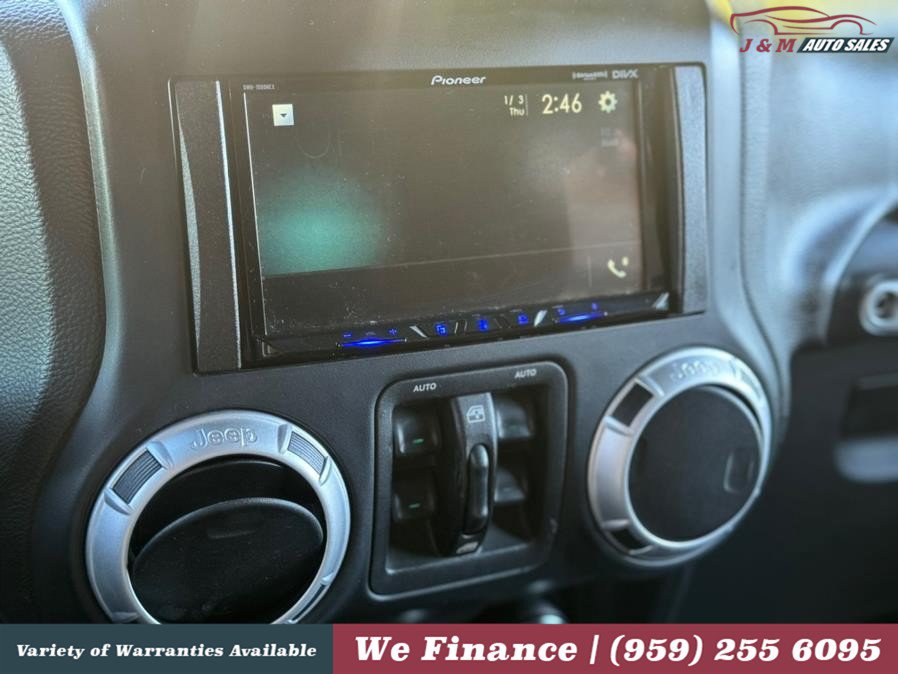 Used 2014 Jeep Wrangler Unlimited Rubicon AWD/4WD image 17