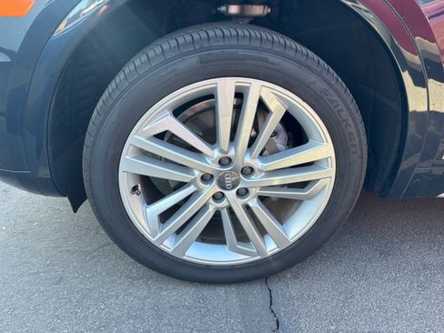 Used 2019 Audi Q5 2.0T Premium Plus w/ Premium Plus Package AWD/4WD image 6