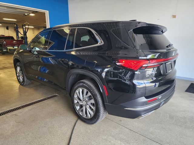 Used 2025 Buick Enclave Preferred AWD/4WD image 2