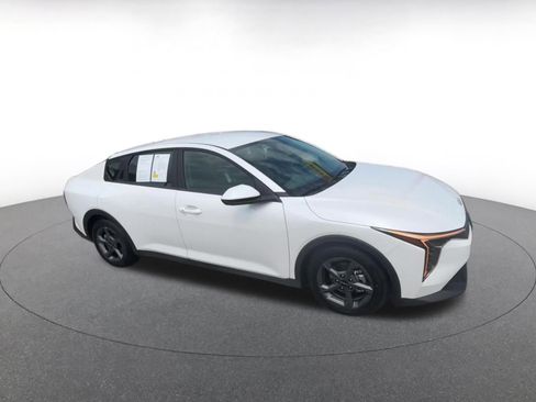 Used 2025 Kia K4 LXS FWD image 2